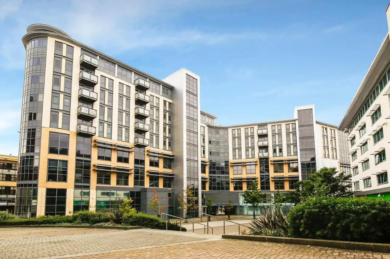 Newcastle City Centre Apartment Ideal For Holiday, Contractors, Quarantining
