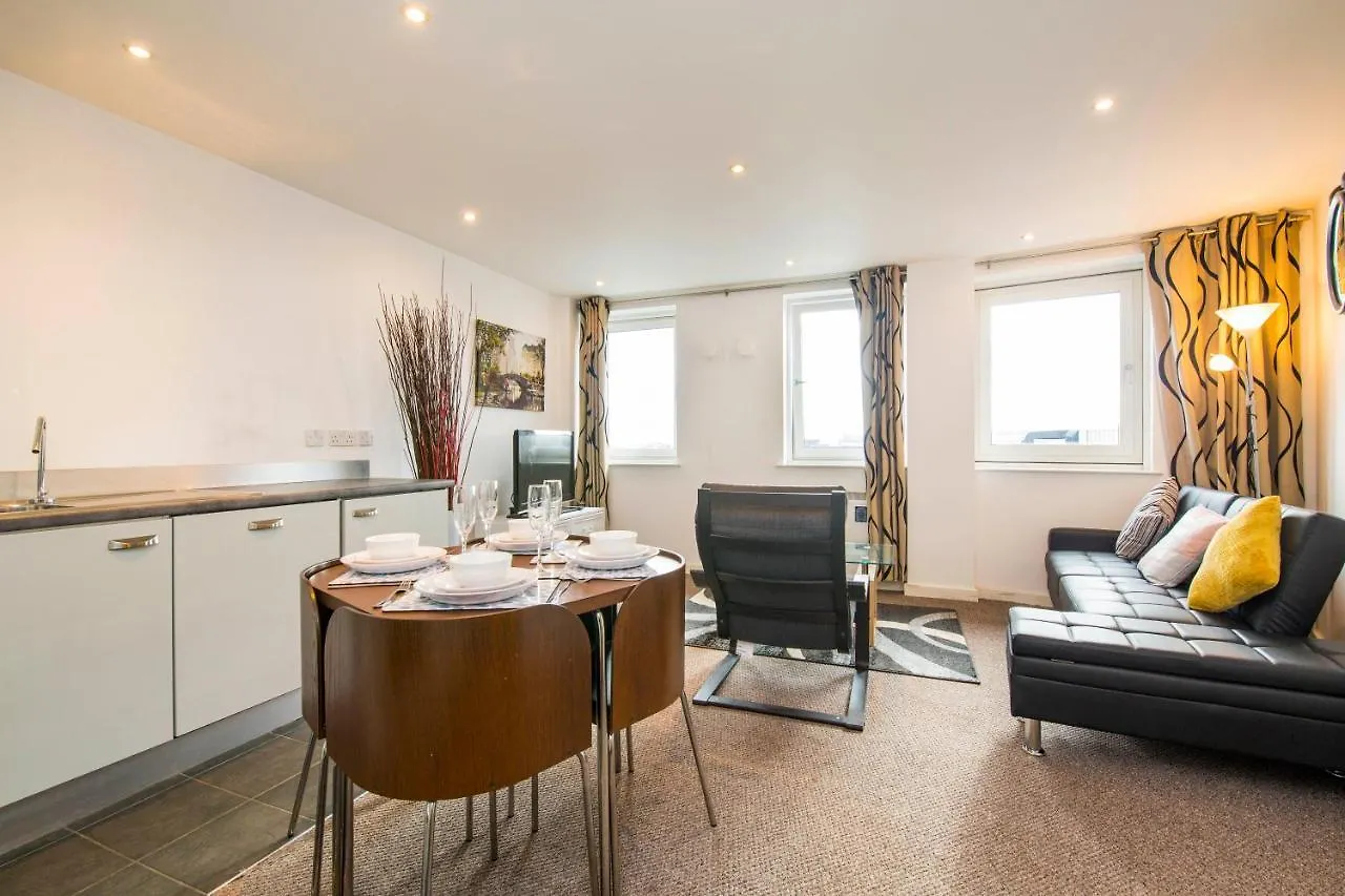 Newcastle City Centre Apartment Ideal For Holiday, Contractors, Quarantining