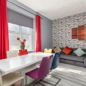 Centre Super Spacious Town House Free Parking And Wi-fi Newcastle upon Tyne