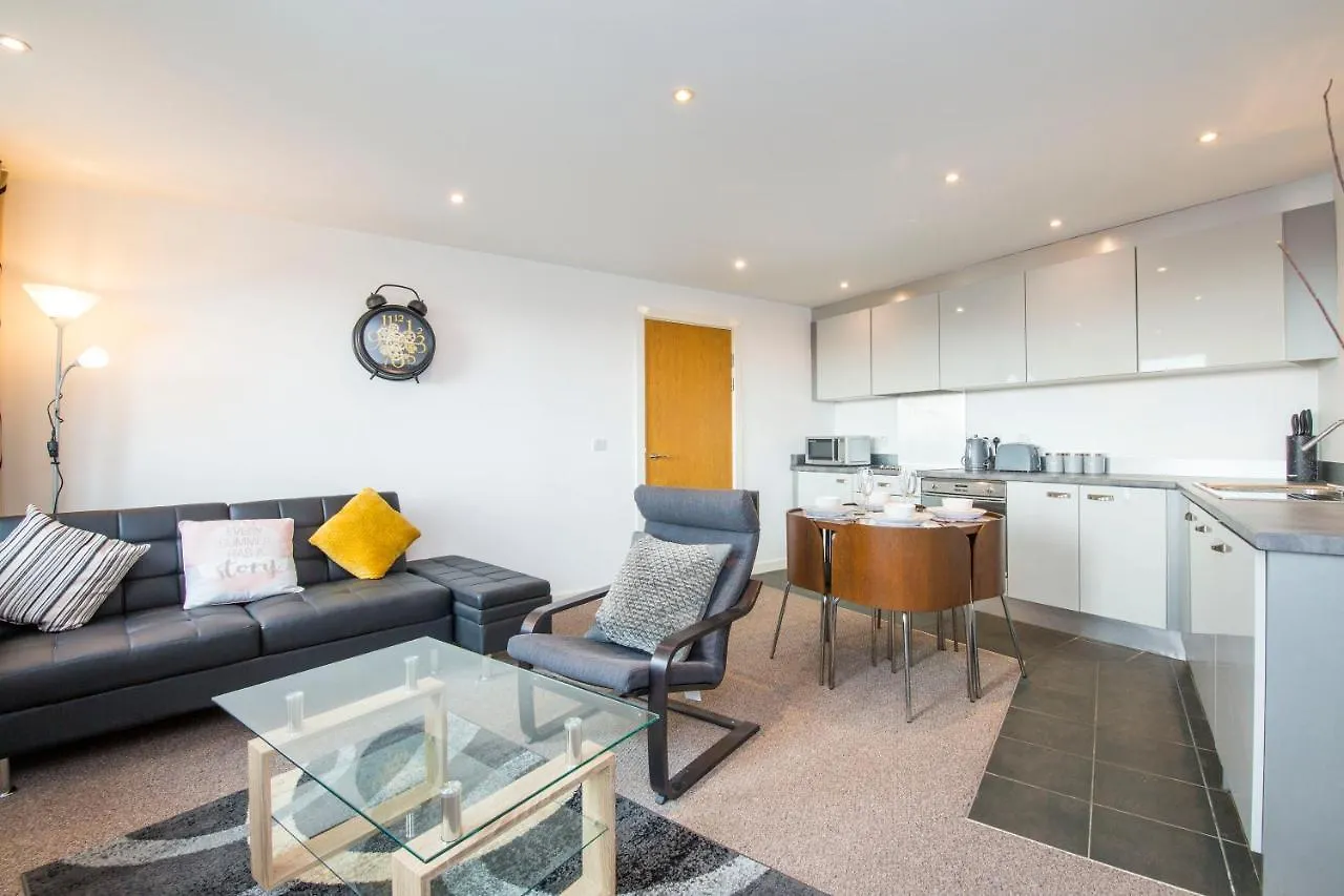 Newcastle City Centre Apartment Ideal For Holiday, Contractors, Quarantining