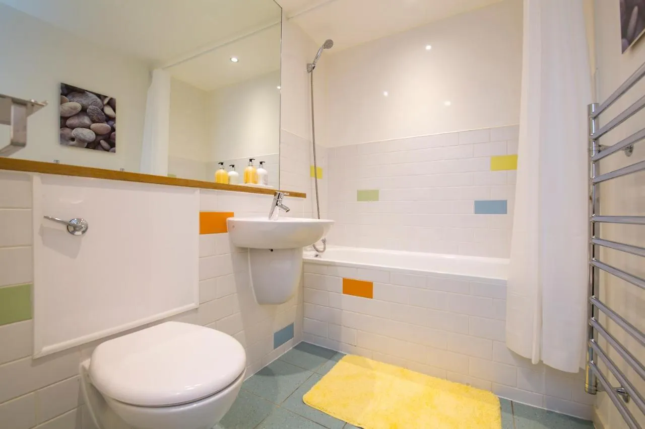 Newcastle City Centre Apartment Ideal For Holiday, Contractors, Quarantining